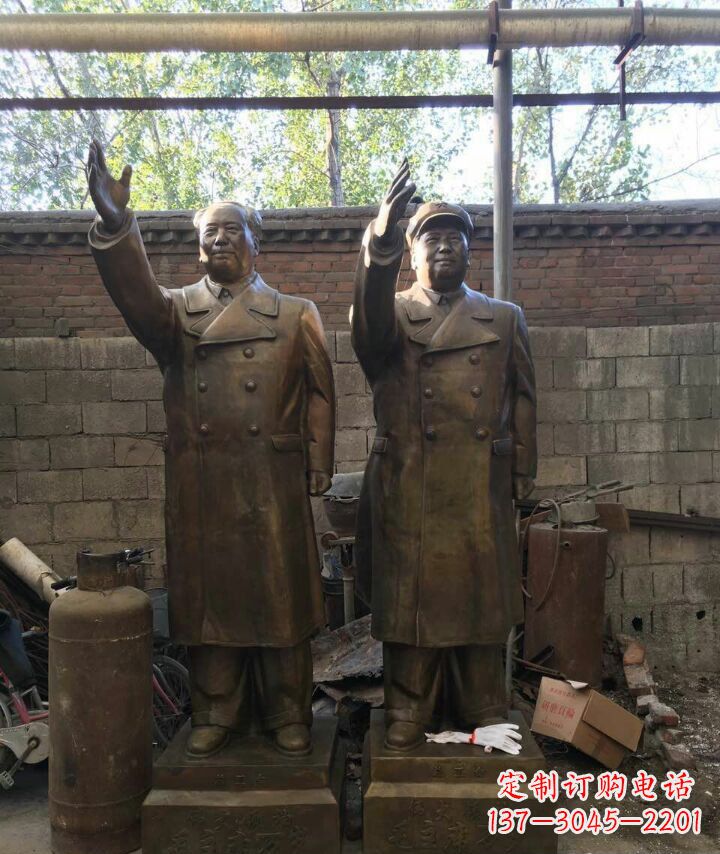 南京毛主席伟人铜雕——永恒的领袖形象