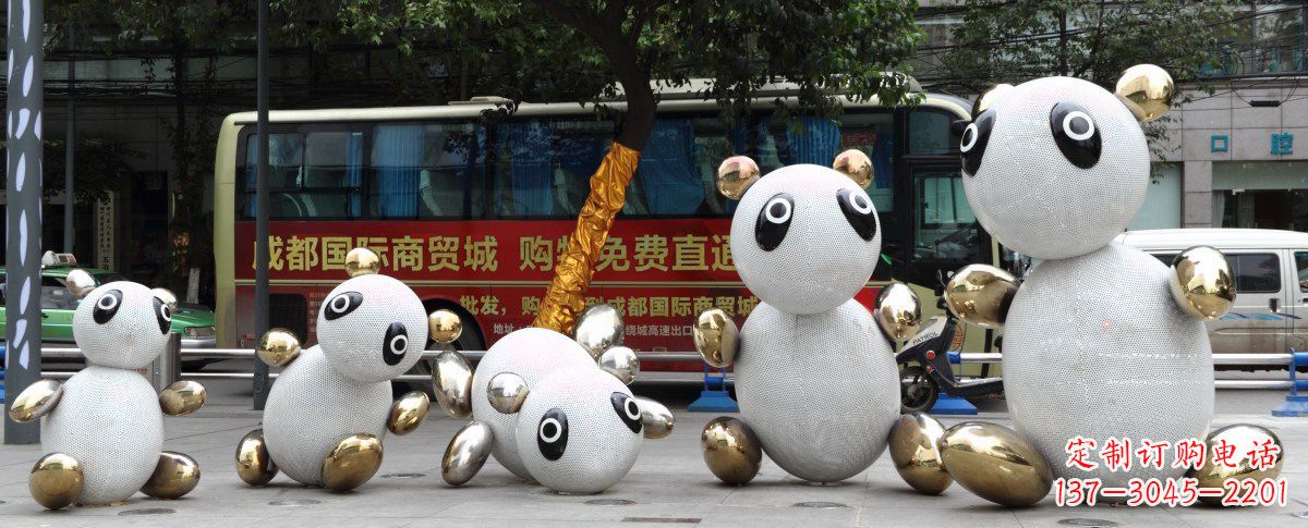 南京中领雕塑:优雅的不锈钢抽象熊猫雕塑
