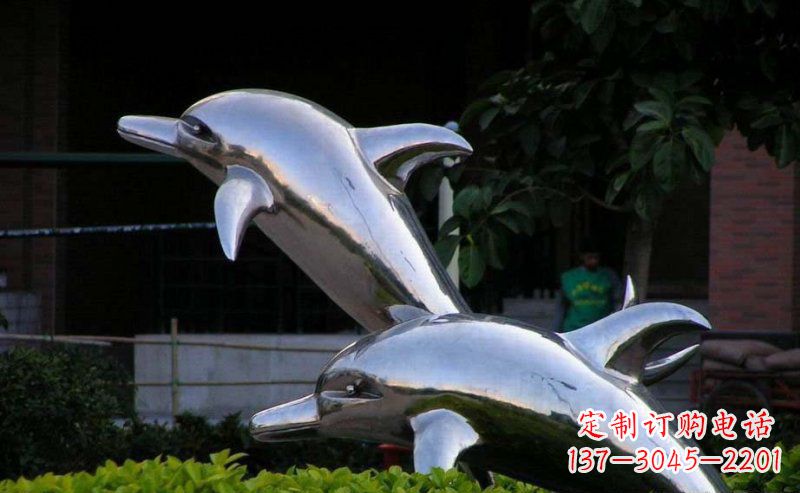 南京彰显自由灵动的不锈钢跳跃海豚雕塑