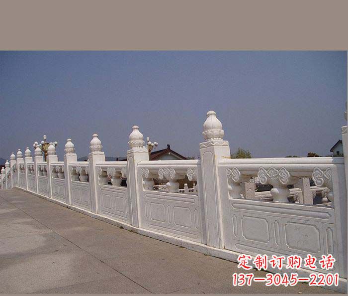 南京景区创意栏板石雕是由中领雕塑定制制作的一…