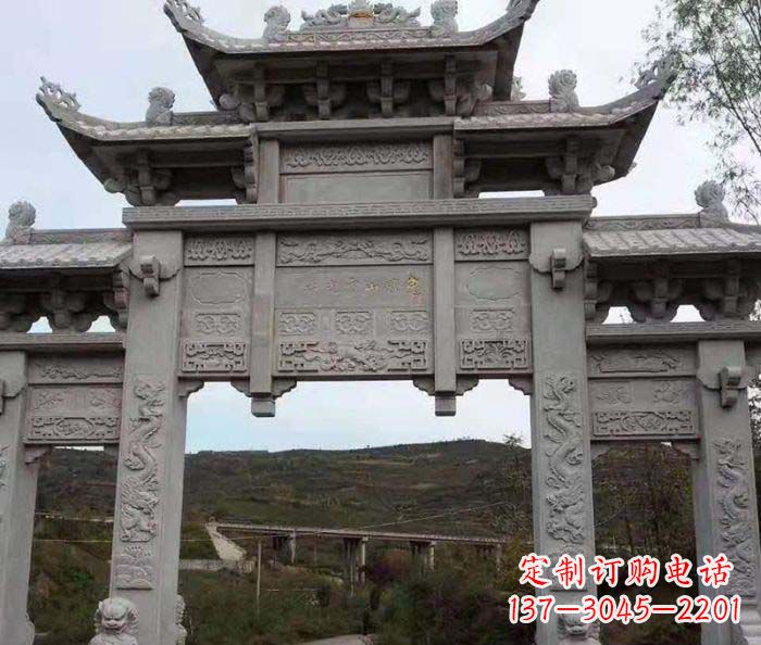 南京地标性的三门石雕牌坊