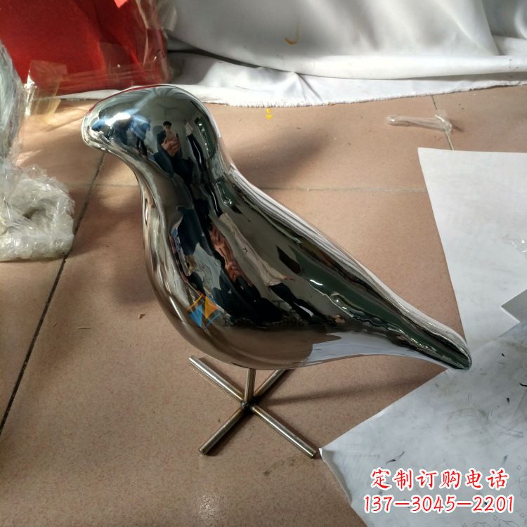 南京精致现代镜面不锈钢鸽子雕塑