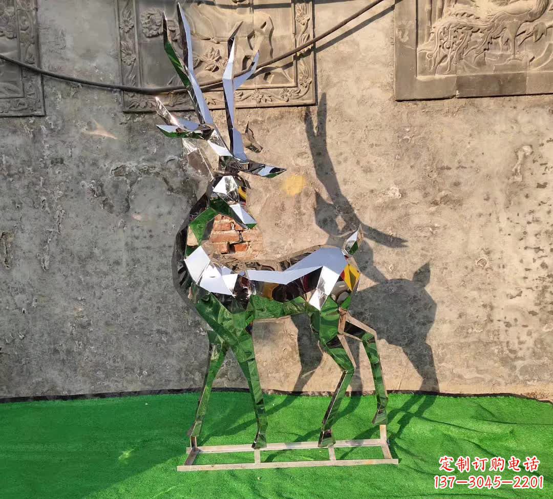 南京闪耀华丽的不锈钢几何梅花鹿雕塑