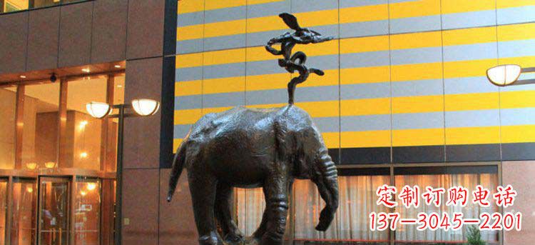 南京酒店门口抽象大象铜雕
