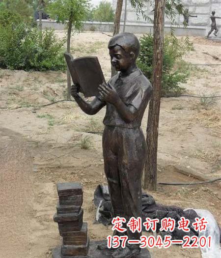 南京中领雕塑尊贵细腻的男孩铜雕