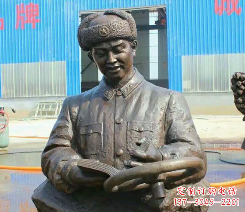 南京向雷锋致敬!郑州中领雕塑出品:雷锋铜雕