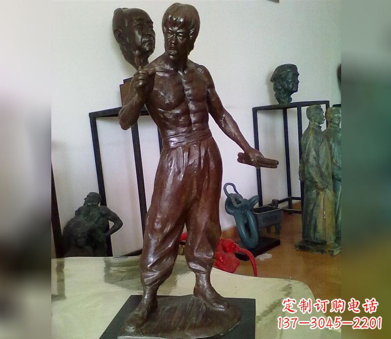南京经典传奇-李小龙铜雕塑