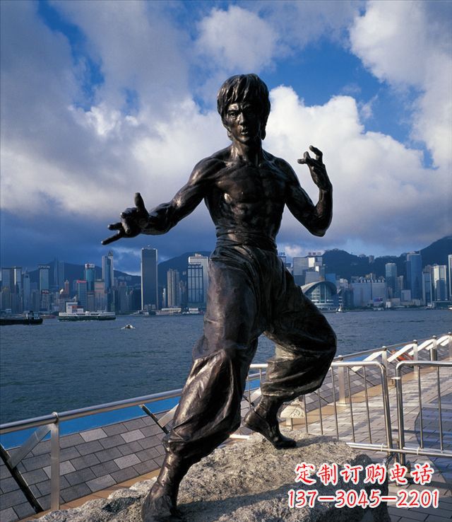 南京标题:李小龙铜雕,让传奇永存