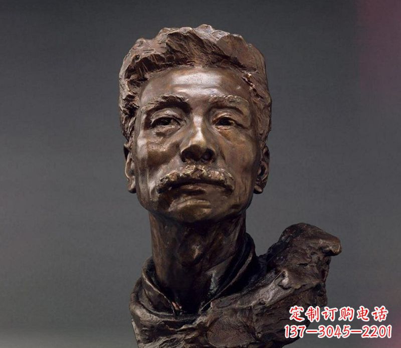 南京鲁迅校园名人铜雕,展现鲁迅文学精神