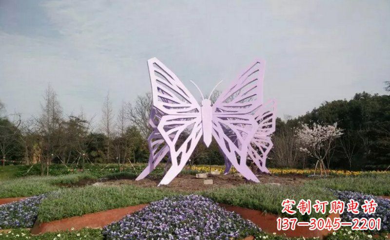 南京流动而优雅的蝴蝶雕塑
