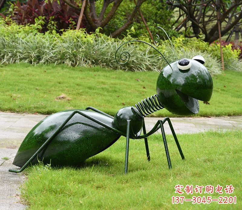 南京绿色落尾蚂蚁不锈钢摆件雕塑:精致的小动物艺术作品