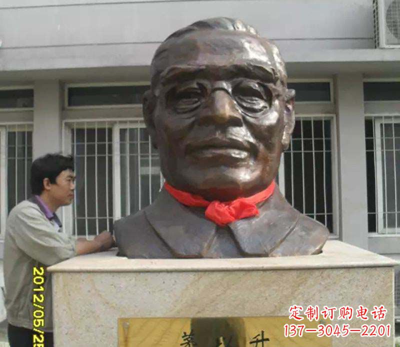 南京领雕塑:打造精致头像铜雕