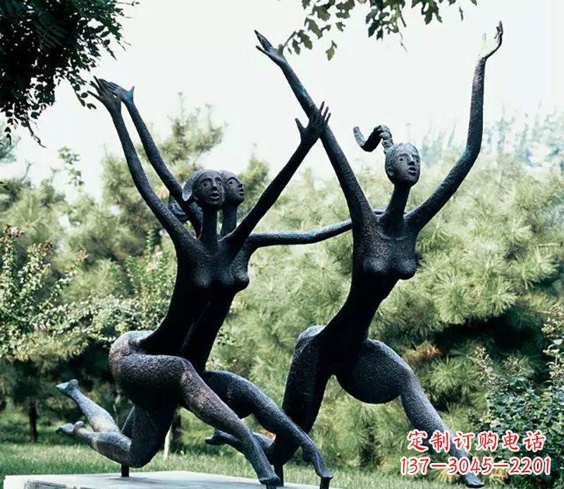 南京美女奔跑公园抽象人物铜雕