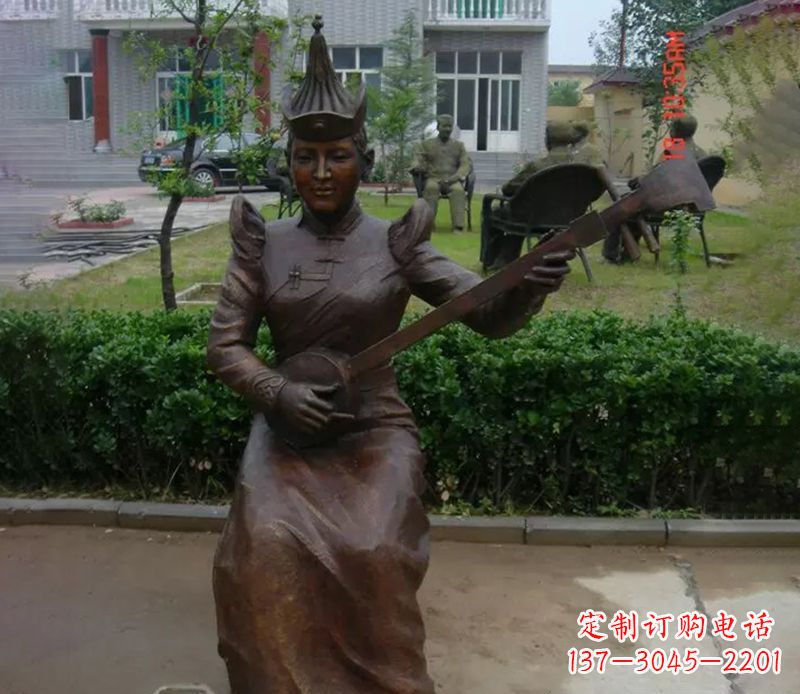 南京蒙古族女人演奏公园人物铜雕