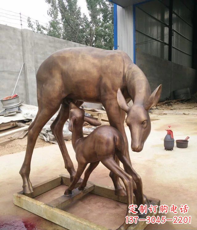 南京母子鹿公园动物铜雕——精美绝伦
