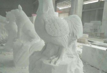 南京华丽而神奇的汉白玉中领生肖鸡雕塑