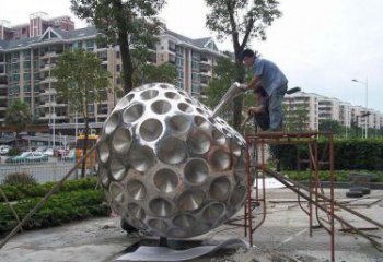 南京精心打造的街边苹果雕塑
