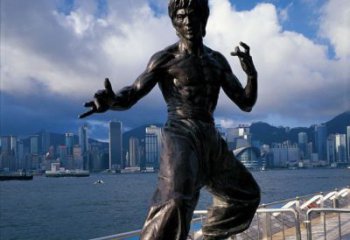 南京标题:李小龙铜雕，让传奇永存