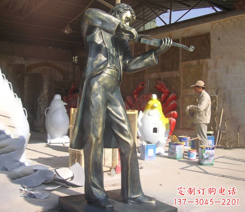南京男人演奏小提琴铜雕