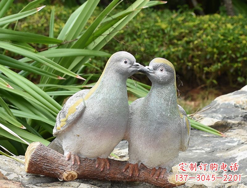 南京南京抗战胜利纪念馆和平鸽雕塑,历久弥新