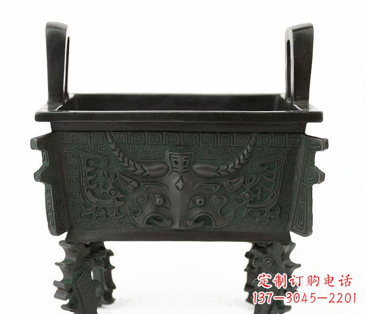 南京精致的牛头铜鼎铜雕