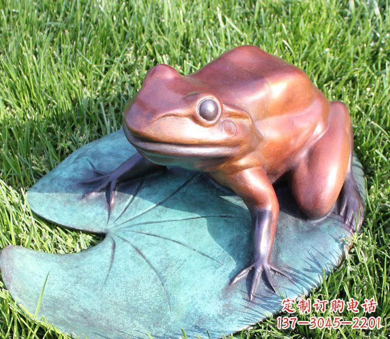 南京复古古典之美,荷叶青蛙雕塑