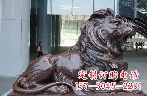 南京趴着的狮子铜雕