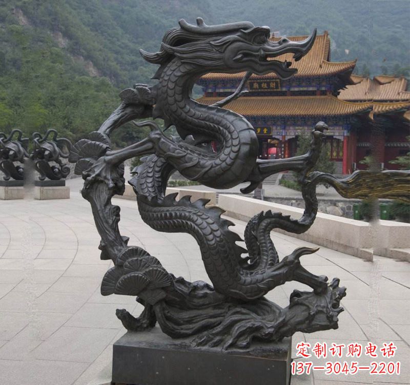 南京超群绝伦的盘龙铜雕