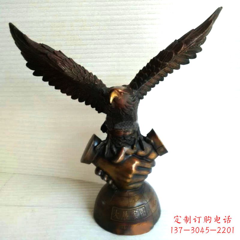 南京以老鹰为灵感的经典铜鼎
