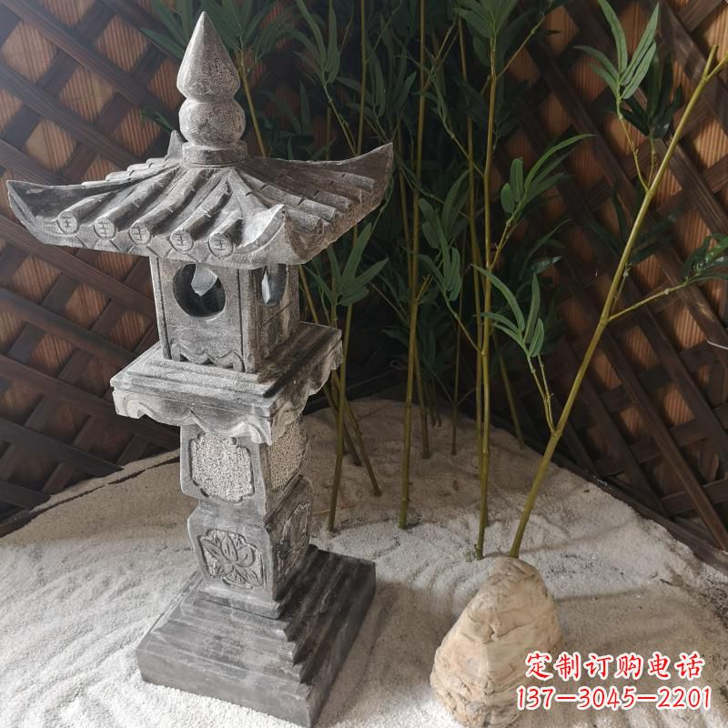 南京青石仿古灯笼雕塑是由中领雕塑定制的经典雕…