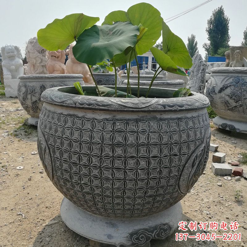南京荷花鱼石雕塑,精美雕塑展现浪漫情怀