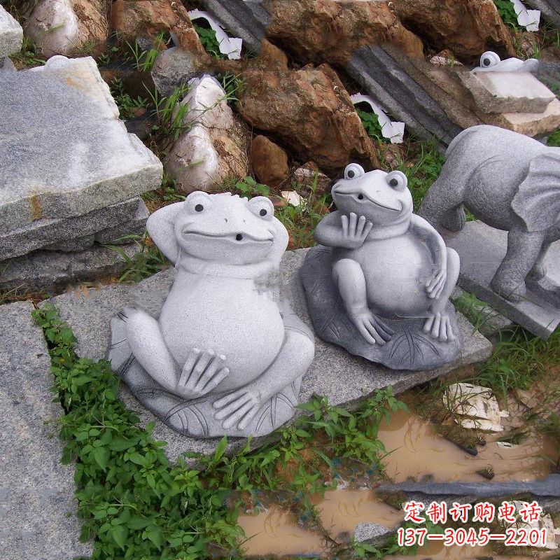南京别具一格的青石青蛙喷水雕塑