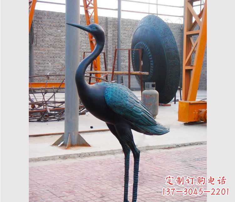 南京青铜仙鹤雕塑:展现古典和谐之美