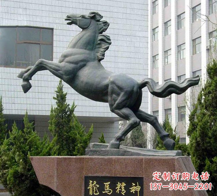 南京青铜奔马精美雕塑是钜鹰中领雕塑推出的一款…