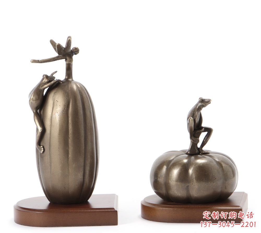 南京艺术青蛙铜雕:真实逼真可爱