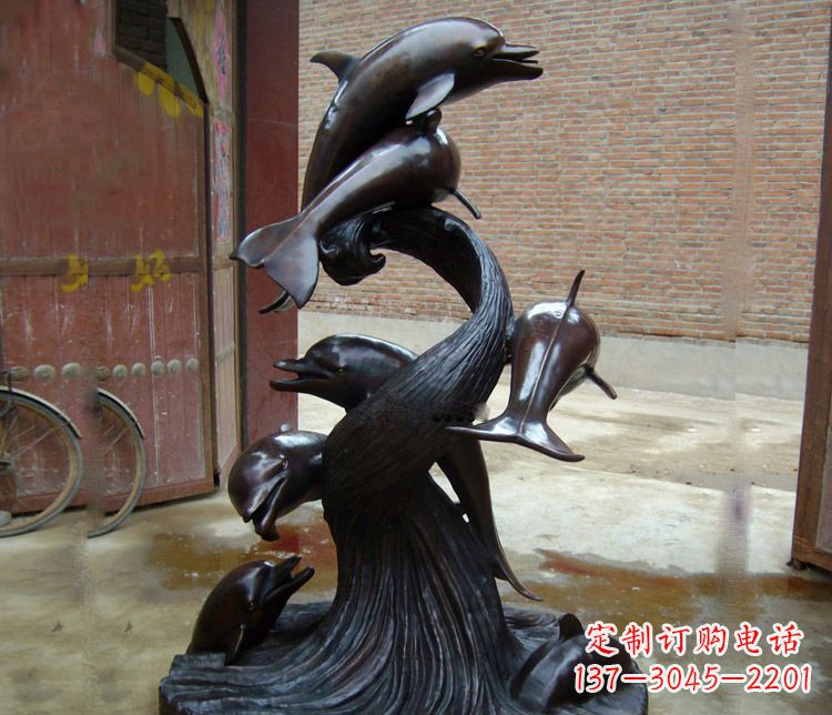 南京尊贵华丽的海豚雕塑