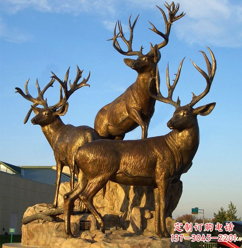 南京三鹿登高鹿景观铜雕,让你秀智慧雕刻艺术