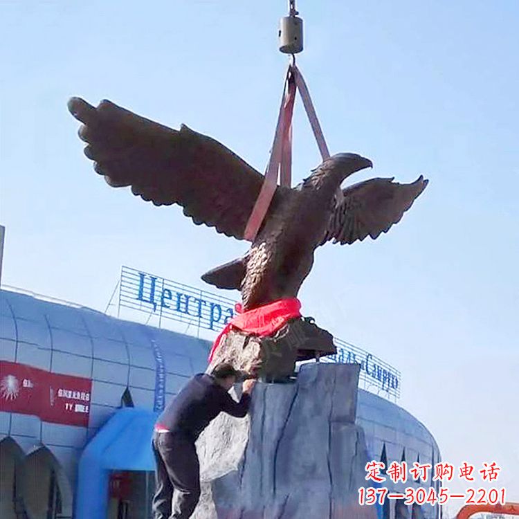 南京中领雕塑定制大型老鹰铜雕景观