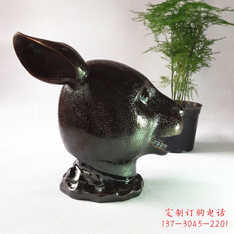 南京表彰传统的中国生肖兔铜铸雕塑