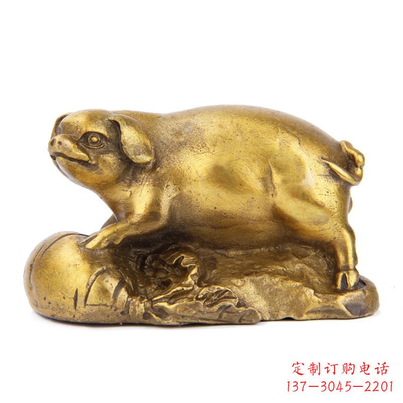 南京铸铜鎏金猪雕塑时尚炫彩,精致温馨