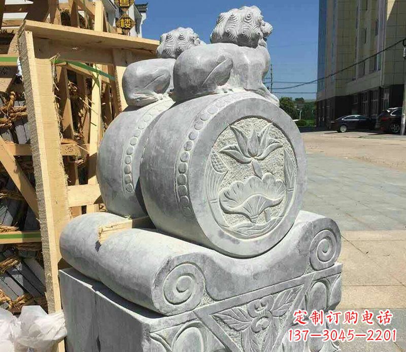 南京中领雕塑:仿古石门墩石雕艺术品