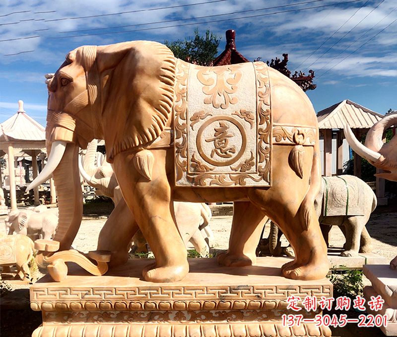 南京精致多姿的大象雕塑