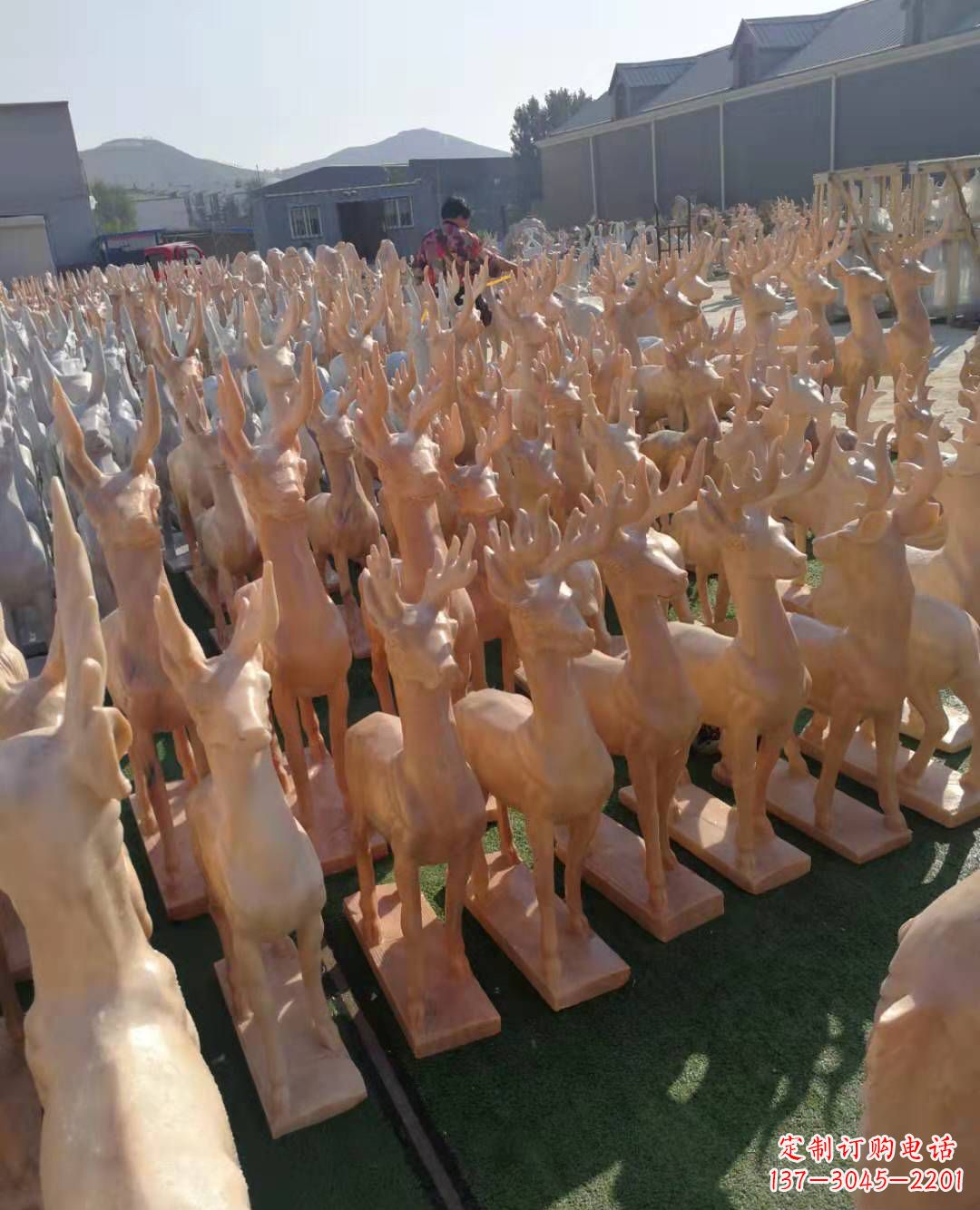 南京石雕动物晚霞红梅花鹿雕塑