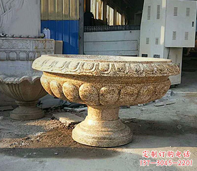 南京领雕塑的石雕花盆雕塑是由一流的雕塑艺术家…