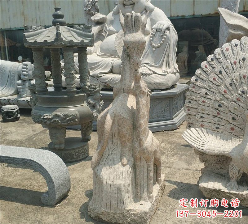 南京高贵优雅的长颈鹿雕塑