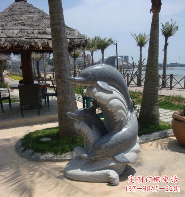 南京海豚雕塑,让海洋之声带给你温暖
