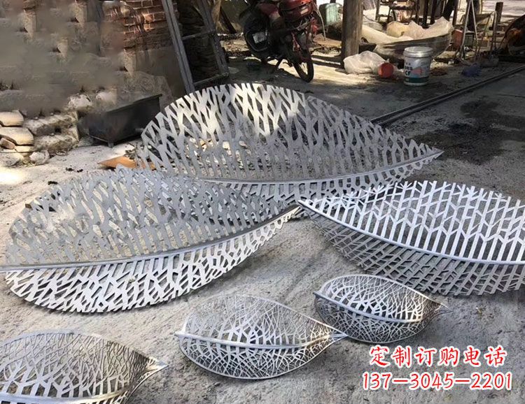 南京树叶镂空不锈钢雕塑