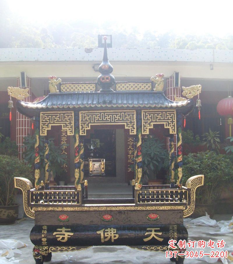 南京寺庙铸铜四足方形带顶香炉