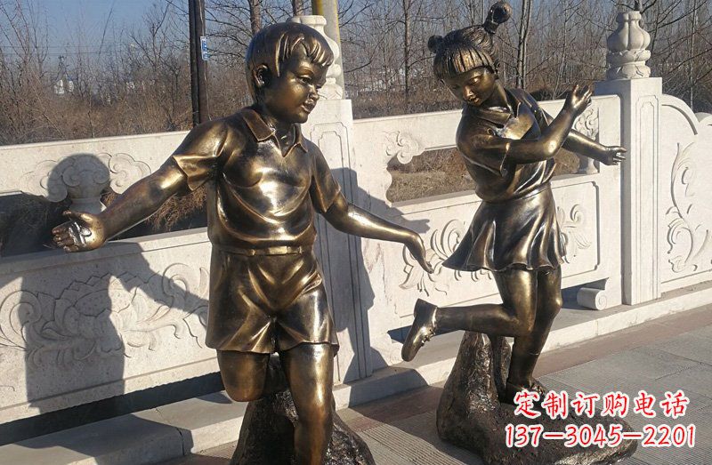 南京踢毽子的儿童铜雕 (2)