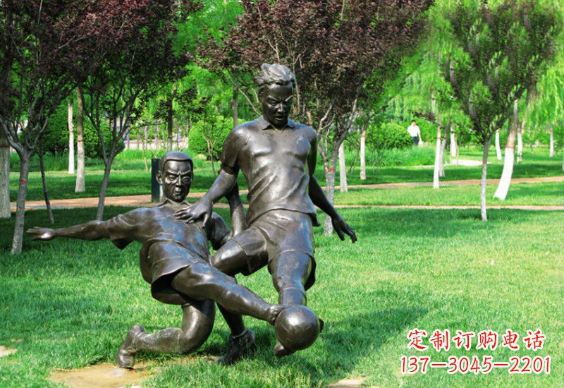 南京踢足球的人物铜雕222